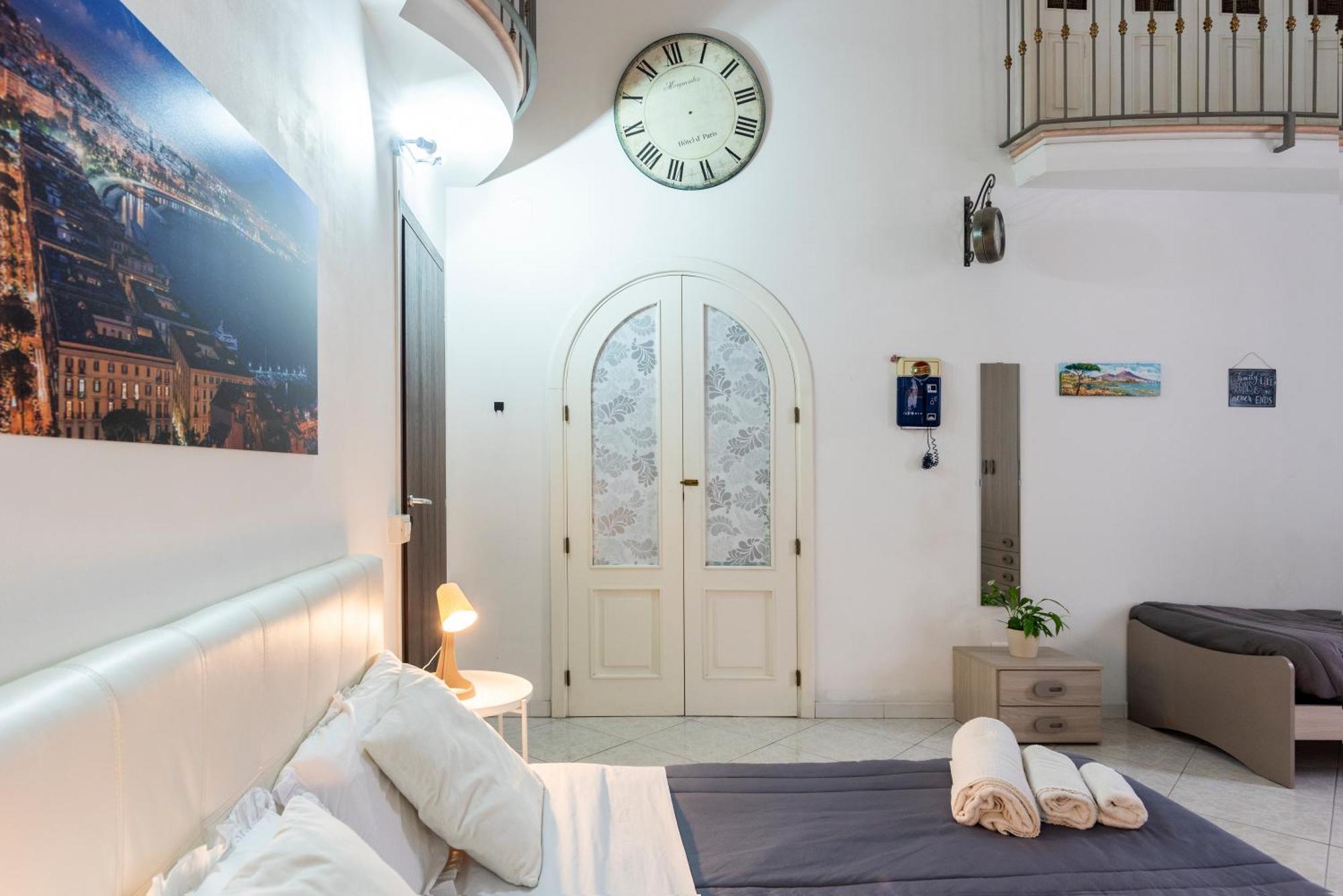 Napoli Centro, Dm Suites 外观 照片